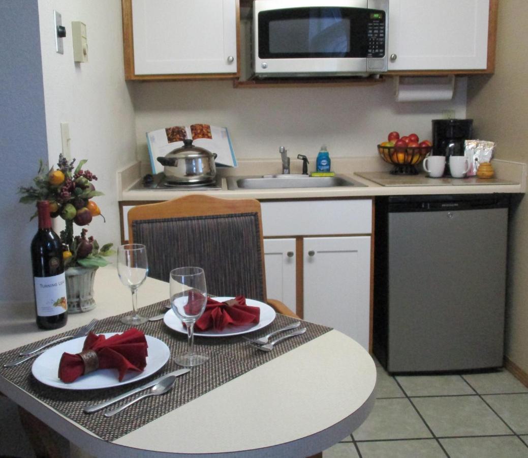 Turning Leaf Townhome Suites Fairwood Extérieur photo