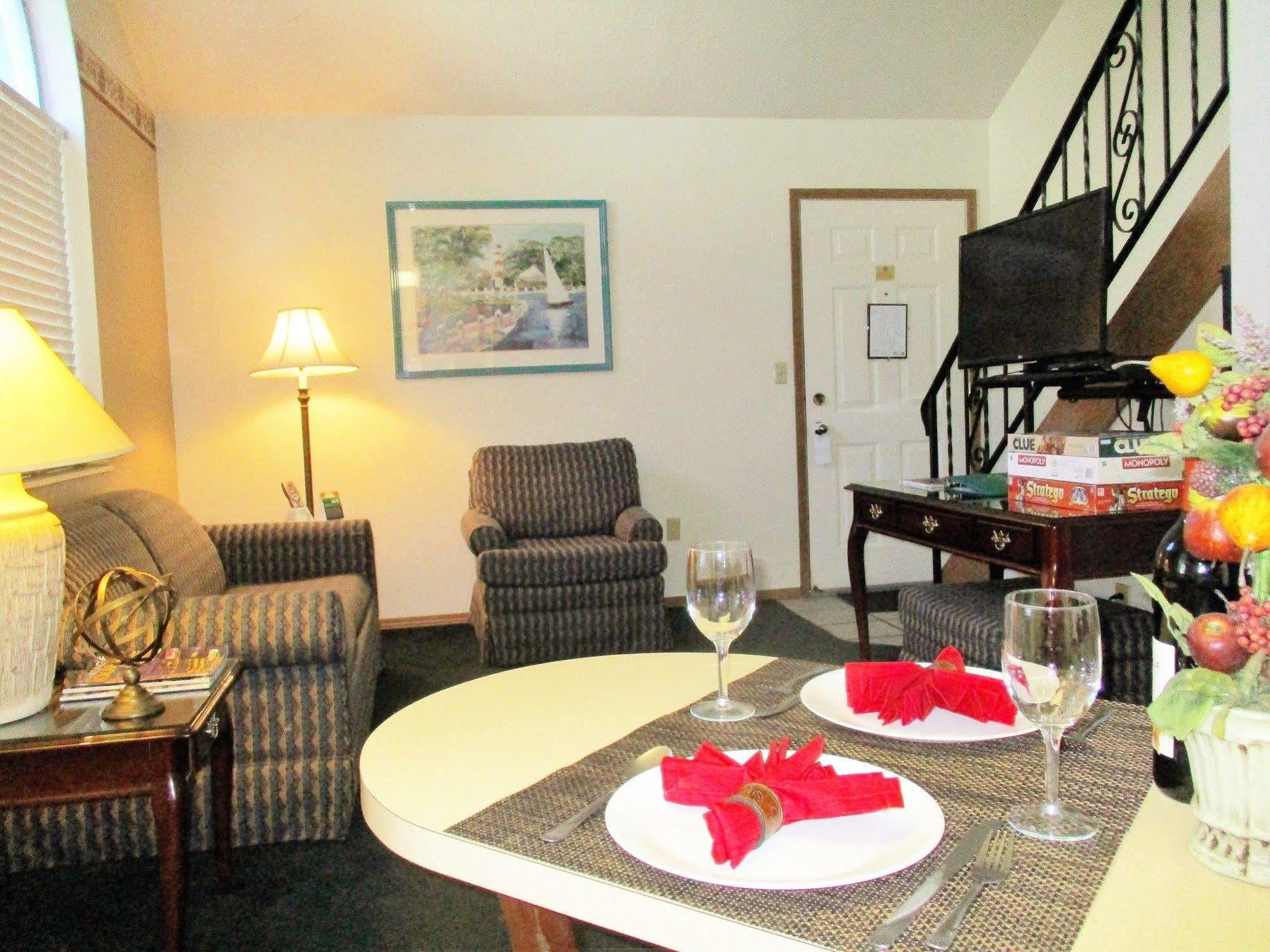 Turning Leaf Townhome Suites Fairwood Extérieur photo