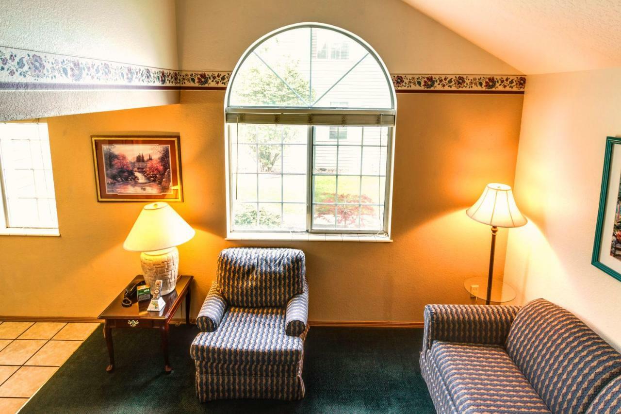Turning Leaf Townhome Suites Fairwood Extérieur photo