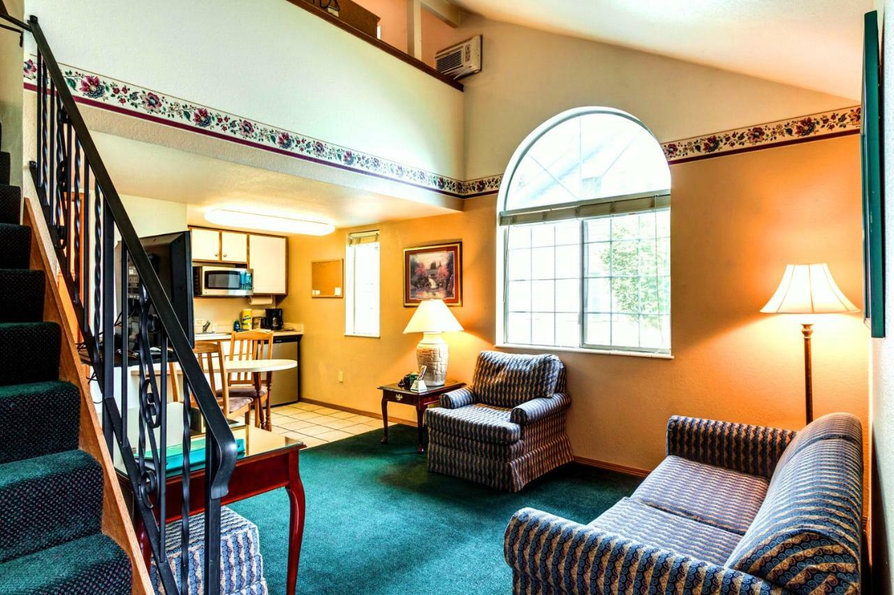 Turning Leaf Townhome Suites Fairwood Extérieur photo
